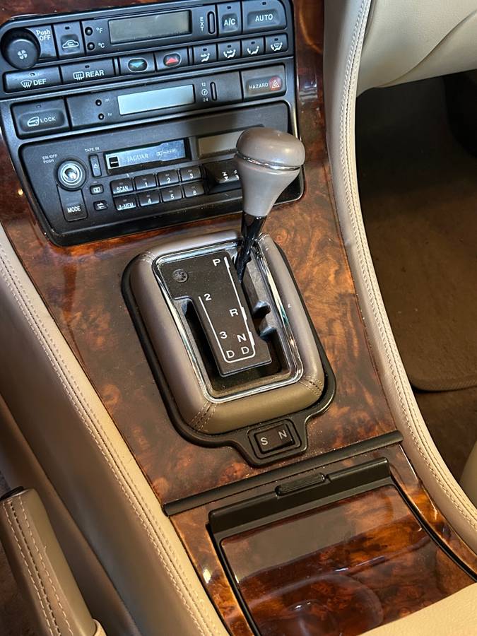 Jaguar-xj6-1995-brown-11
