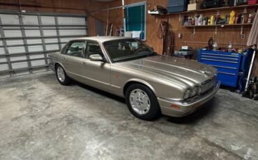Jaguar-xj6-1995-brown
