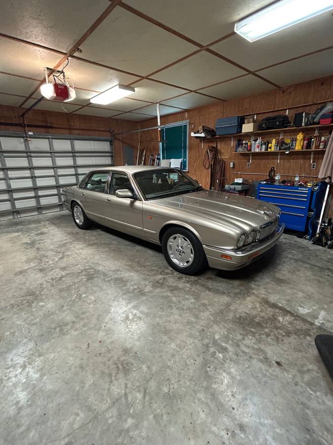 Jaguar-xj6-1995-brown