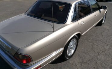 Jaguar-xj6-1995-custom-11