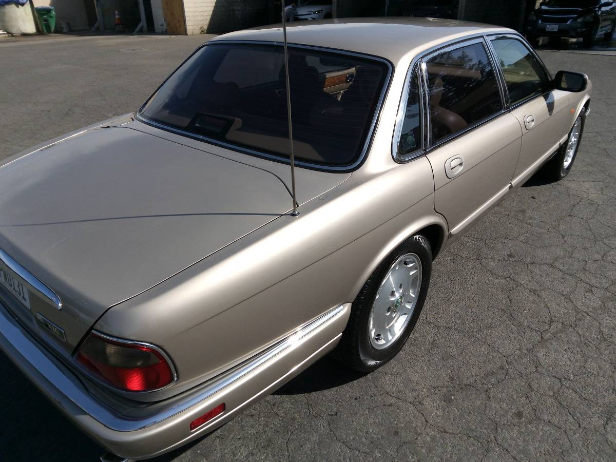 Jaguar-xj6-1995-custom-11