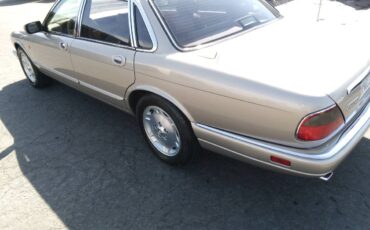 Jaguar-xj6-1995-custom-13