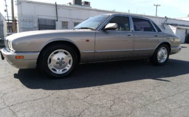 Jaguar-xj6-1995-custom