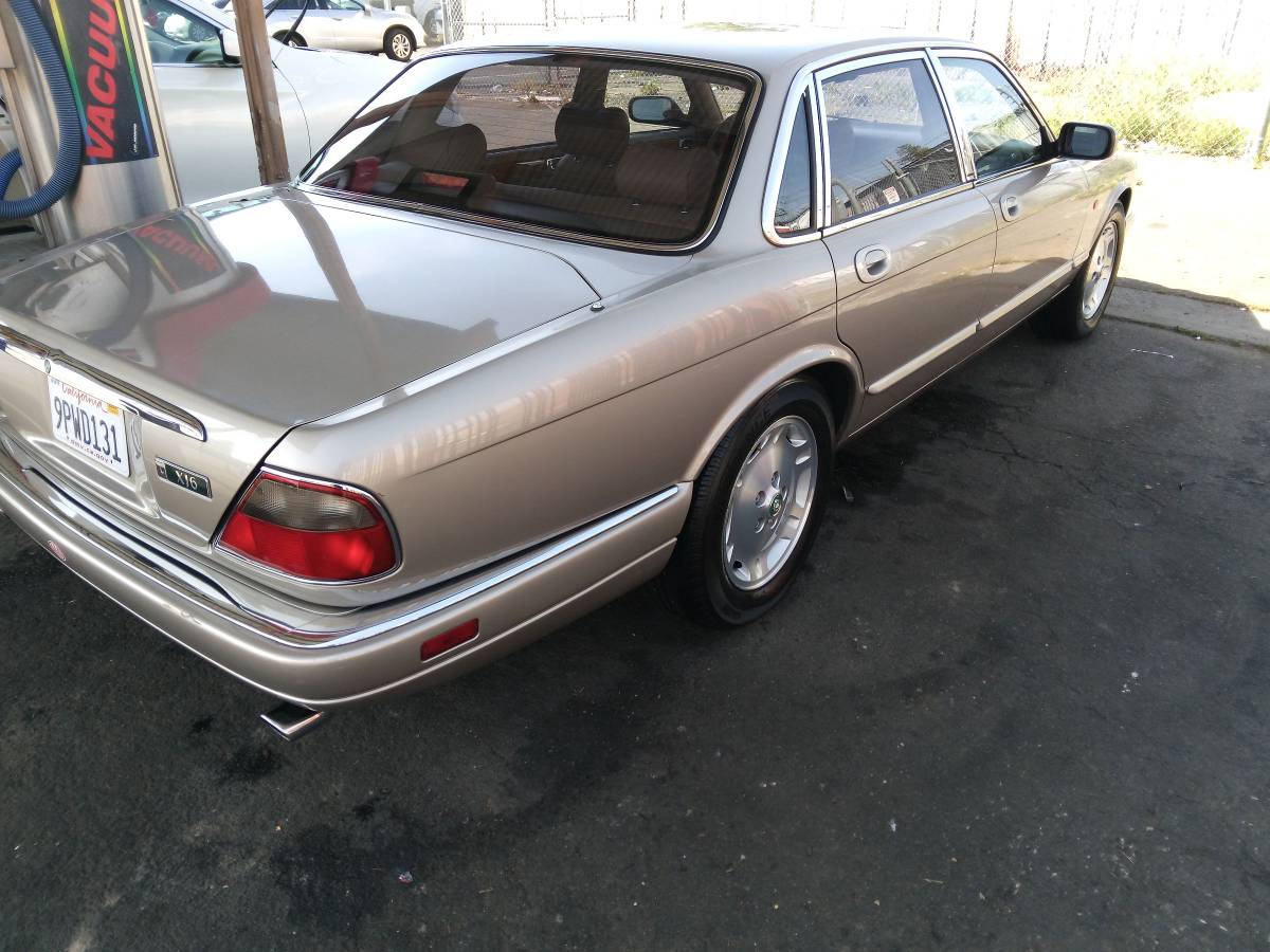 Jaguar-xj6-1995-custom-4