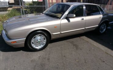 Jaguar-xj6-1995-custom-7