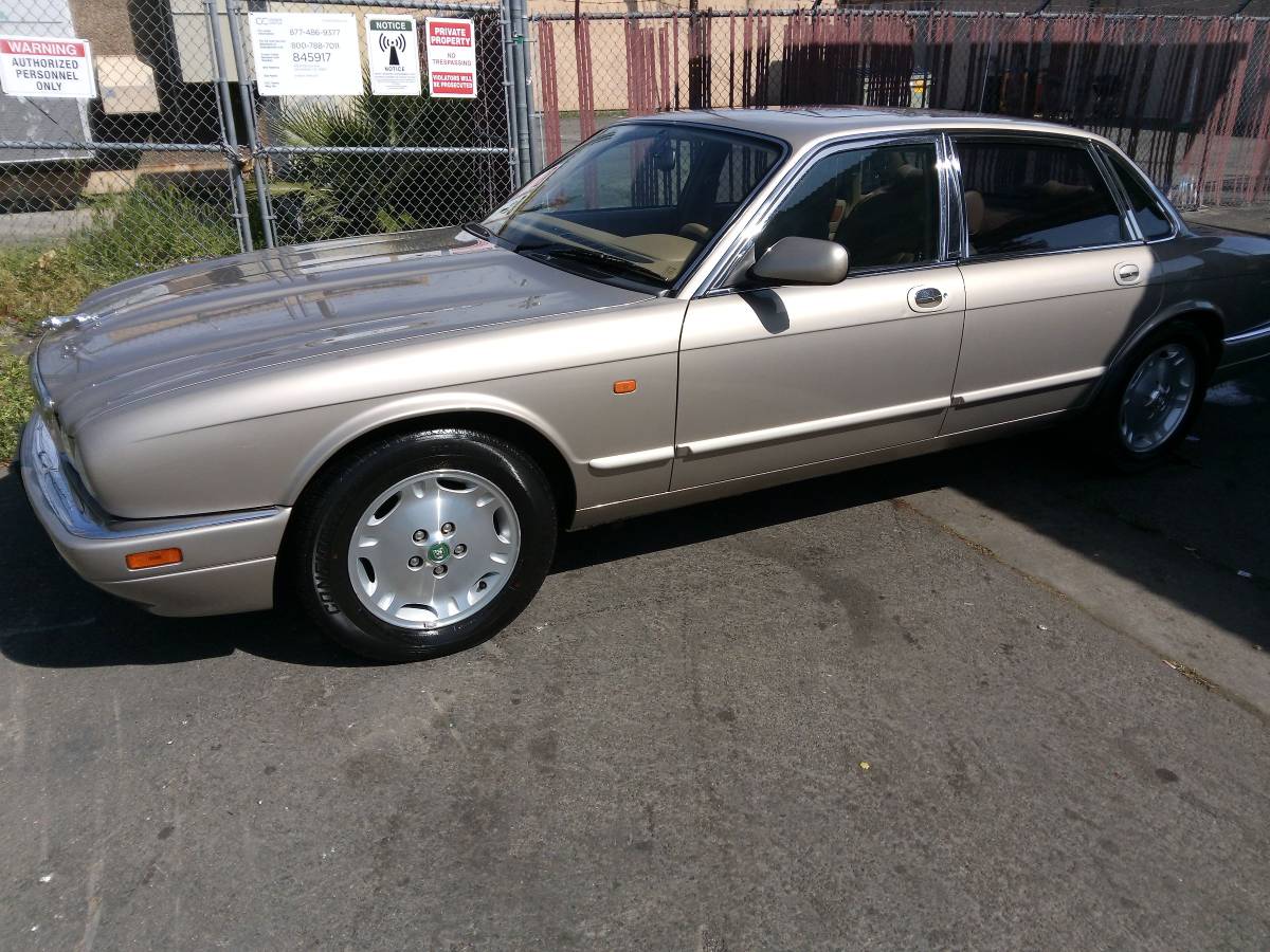 Jaguar-xj6-1995-custom-7