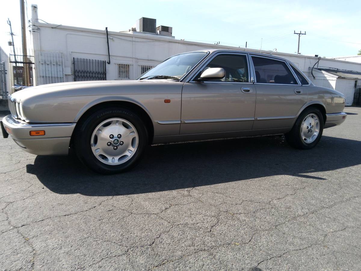 Jaguar-xj6-1995-custom