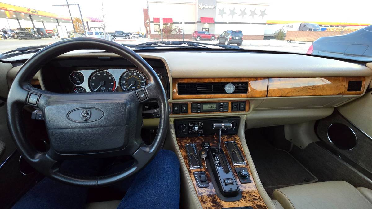 Jaguar-xjs-1994-custom-12