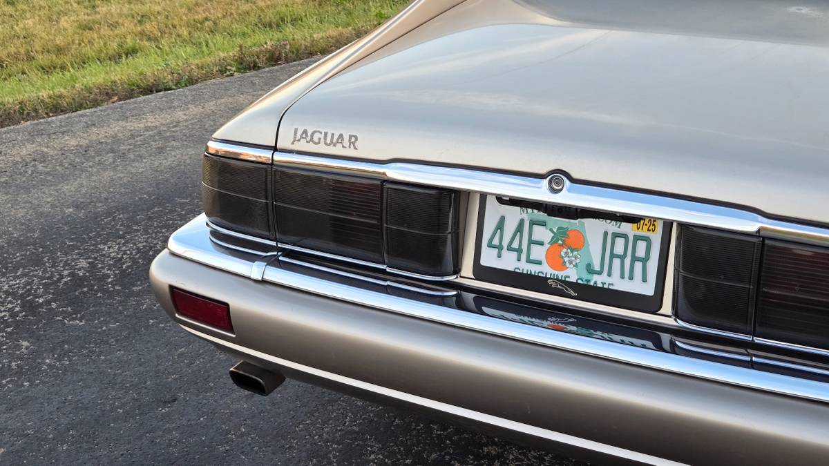 Jaguar-xjs-1994-custom-16