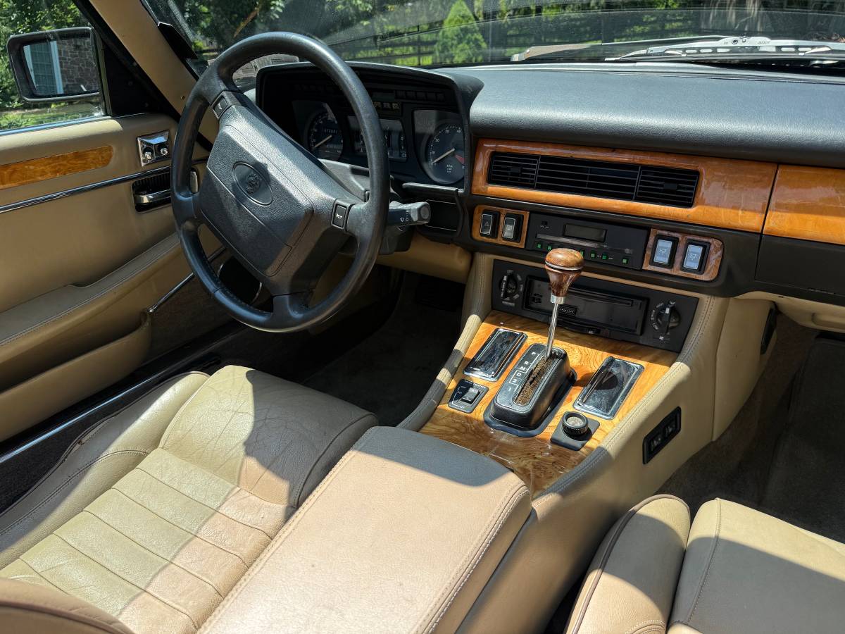 Jaguar-xjs-v-12-1991-red-13