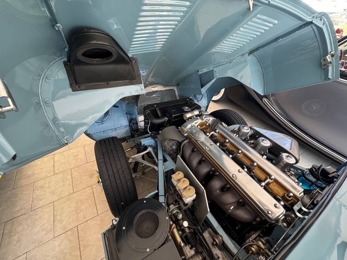 Jaguar-xke-1965-15