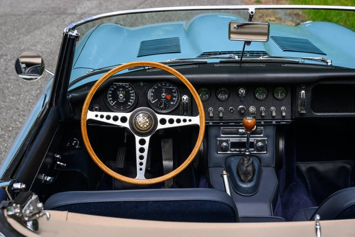 Jaguar-xke-1965-6