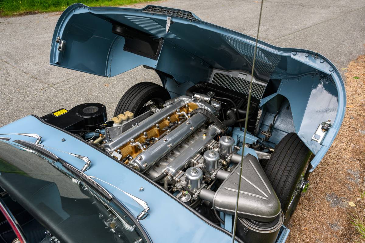 Jaguar-xke-1965-8