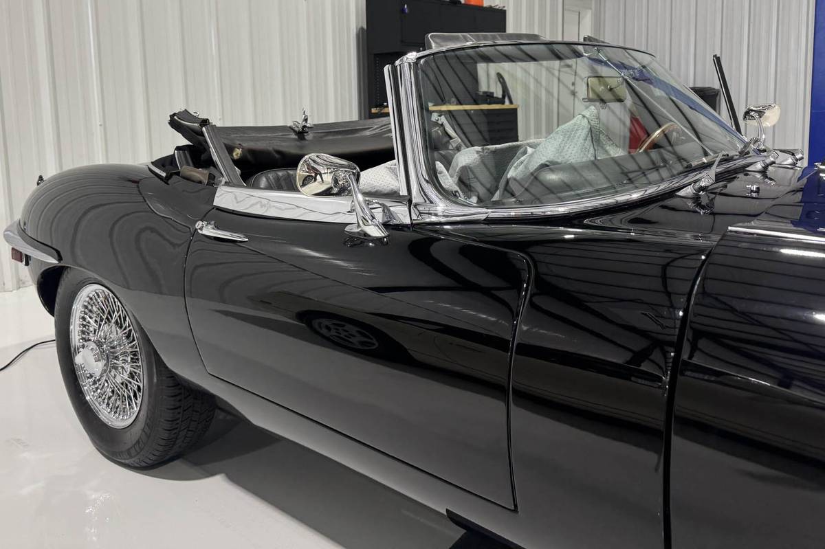 Jaguar-xke-1969-black-1