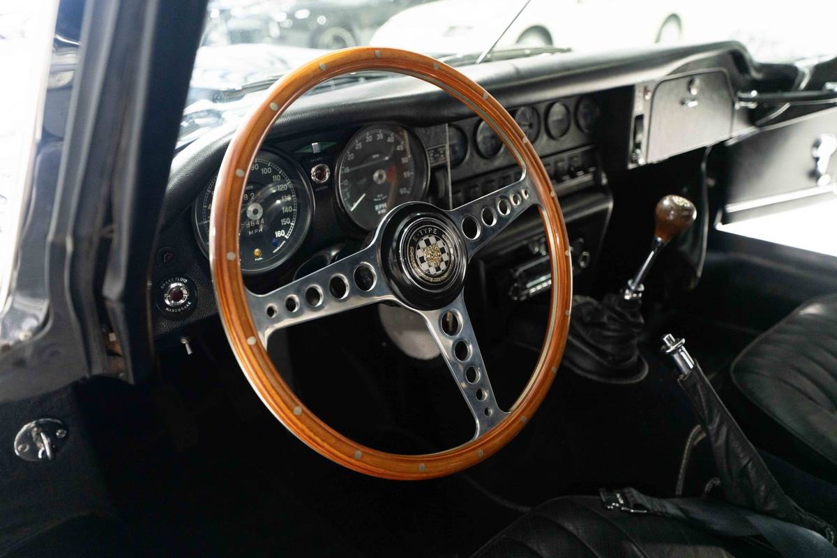 Jaguar-xke-1969-black-15