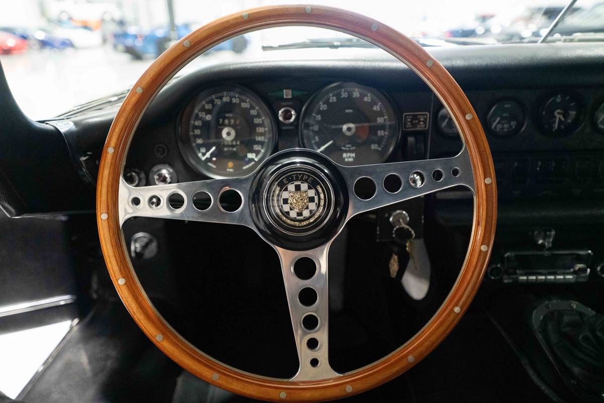 Jaguar-xke-1969-black-18