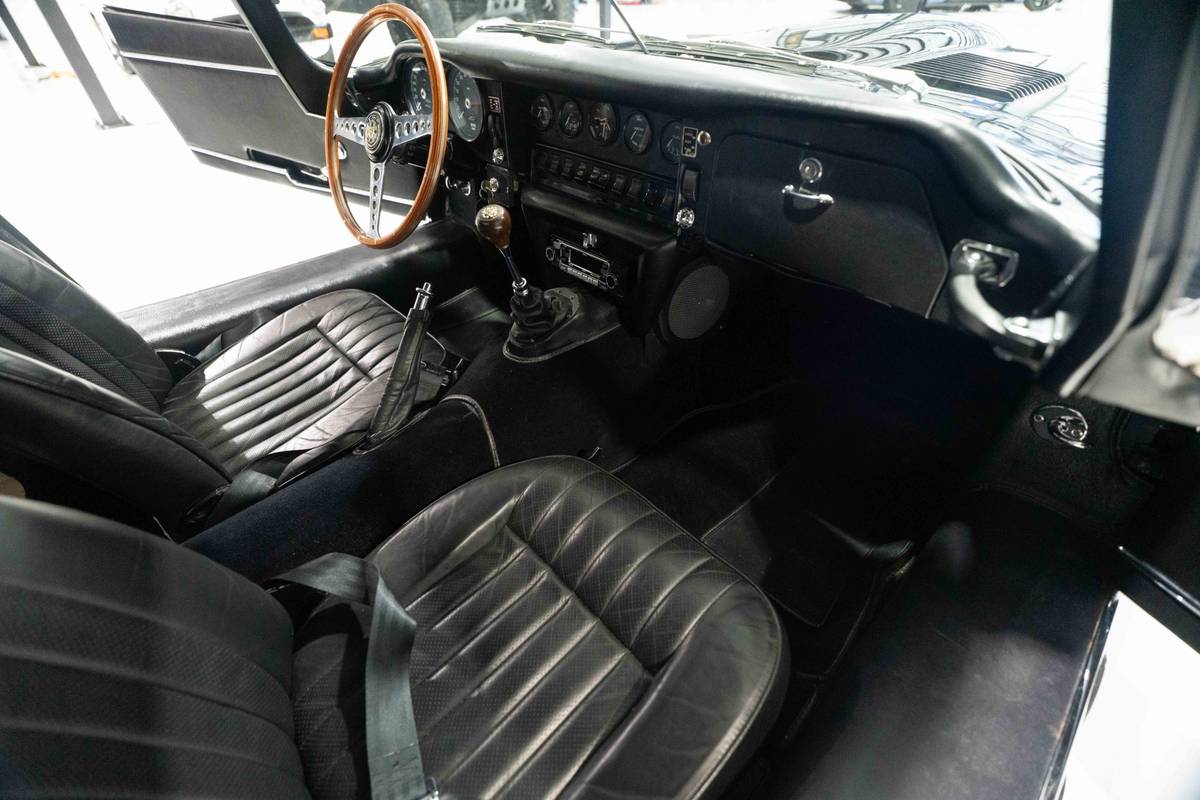 Jaguar-xke-1969-black-2