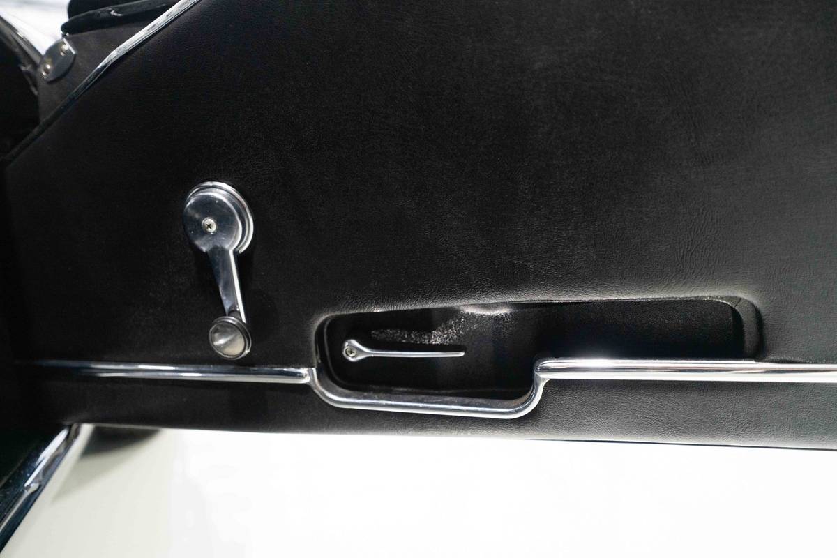 Jaguar-xke-1969-black-20