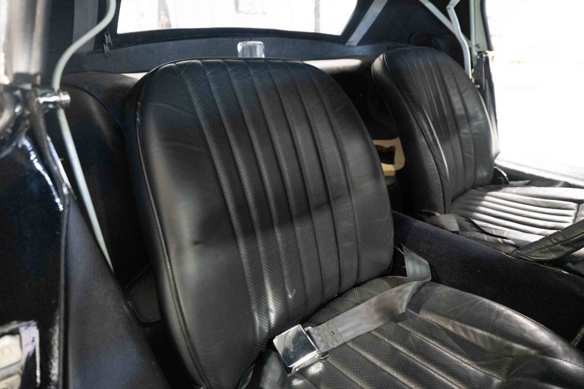 Jaguar-xke-1969-black-21
