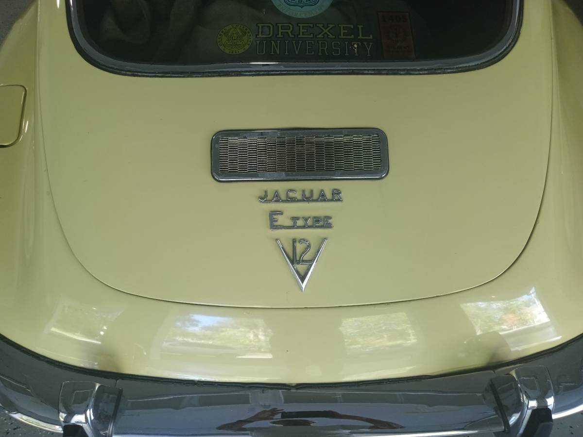 Jaguar-xke-1971-yellow-3