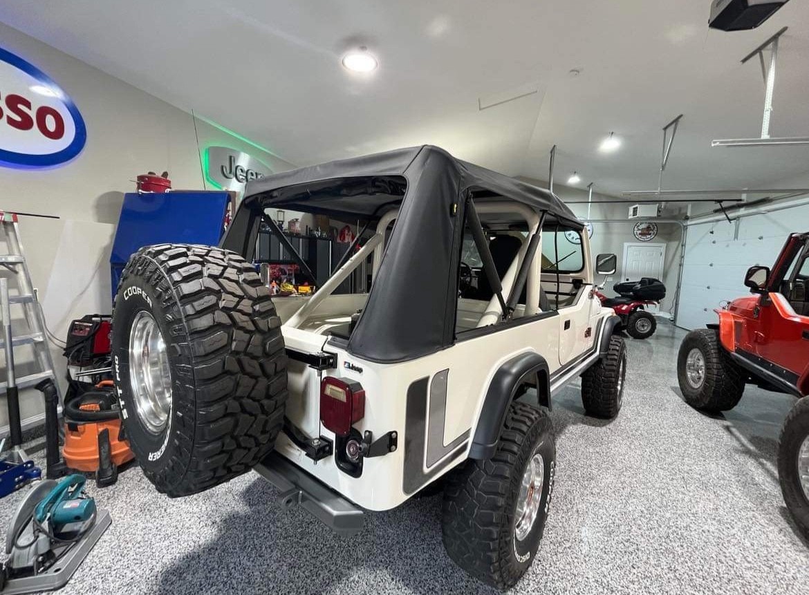 Jeep-CJ-1982-2