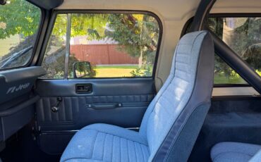 Jeep-CJ-1982-SUV-14