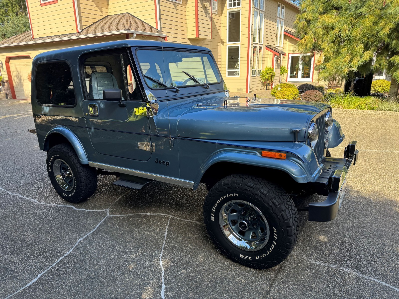 Jeep-CJ-1982-SUV-2