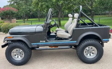 Jeep-CJ-1984-3