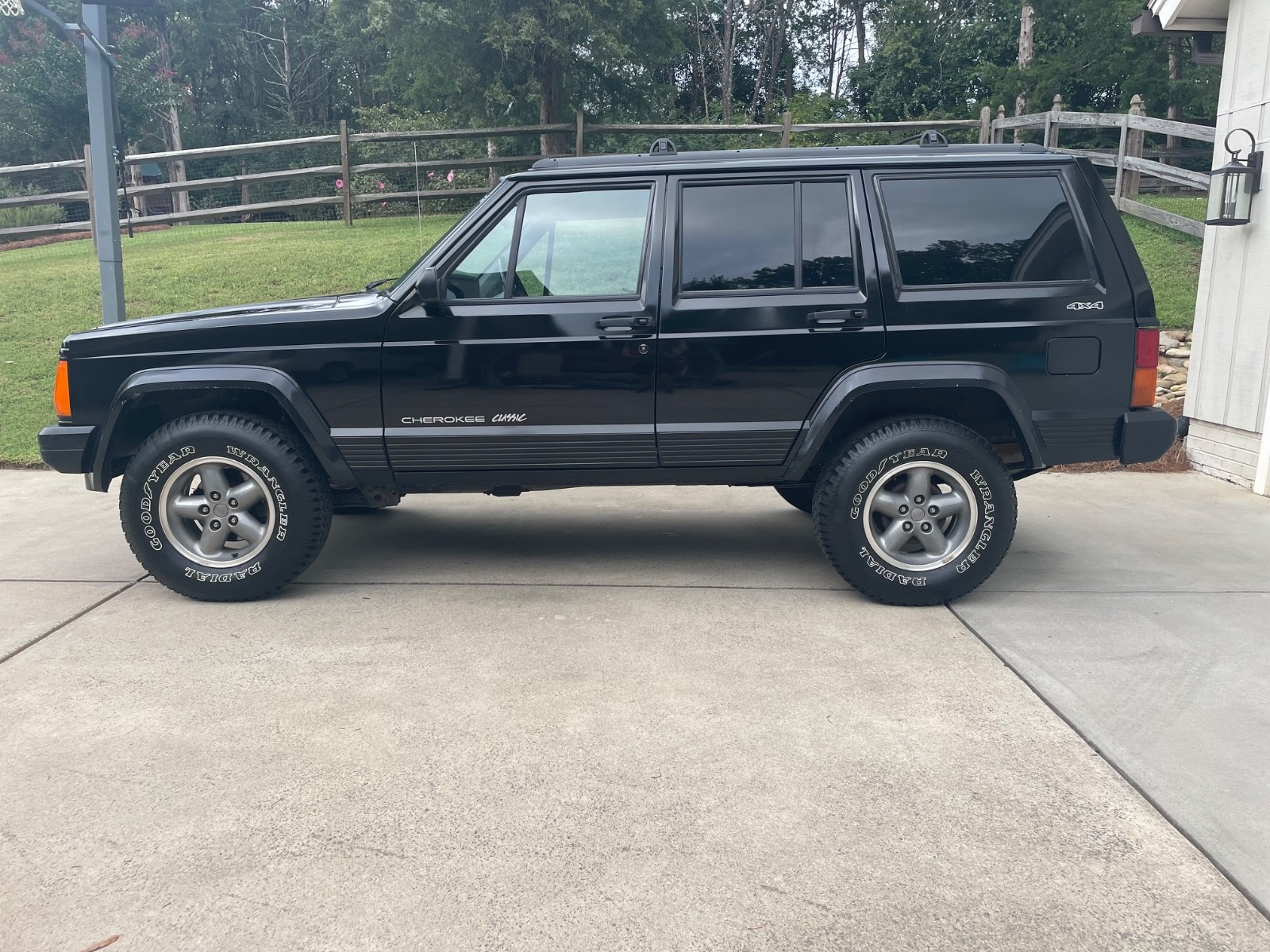 Jeep-Cherokee-1996-SUV-13