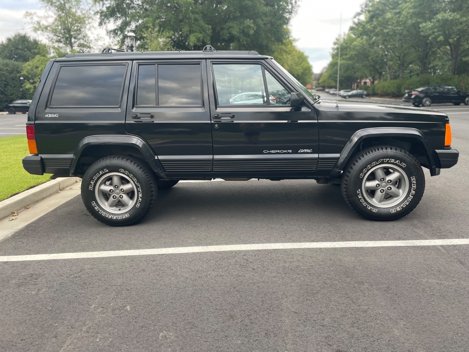 Jeep-Cherokee-1996-SUV