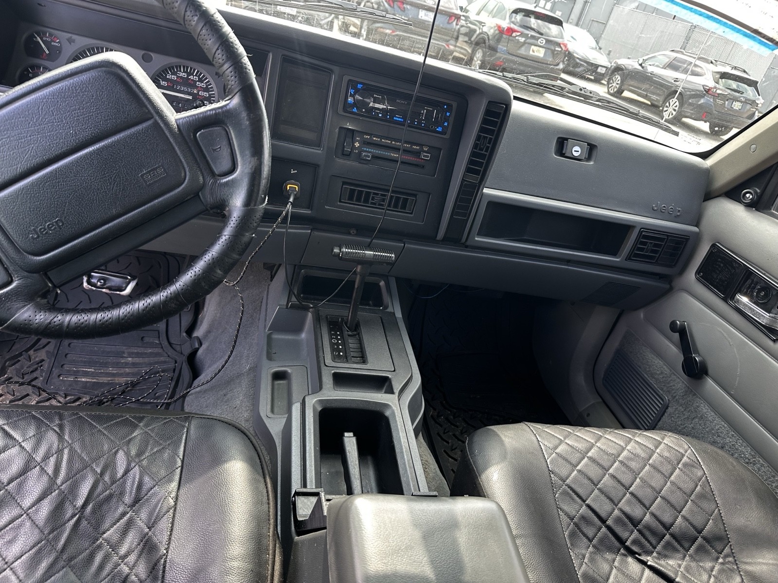 Jeep-Cherokee-1996-SUV-7