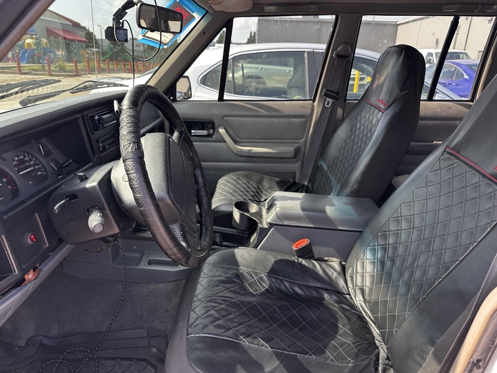 Jeep-Cherokee-1996-SUV-8