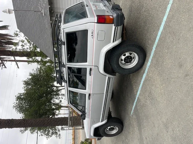Jeep-Cherokee-4wd-pioneer-4-door-1989-Silver-Gray-1