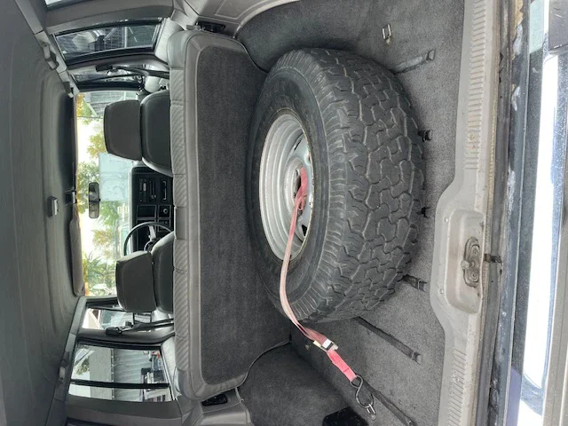 Jeep-Cherokee-4wd-pioneer-4-door-1989-Silver-Gray-5