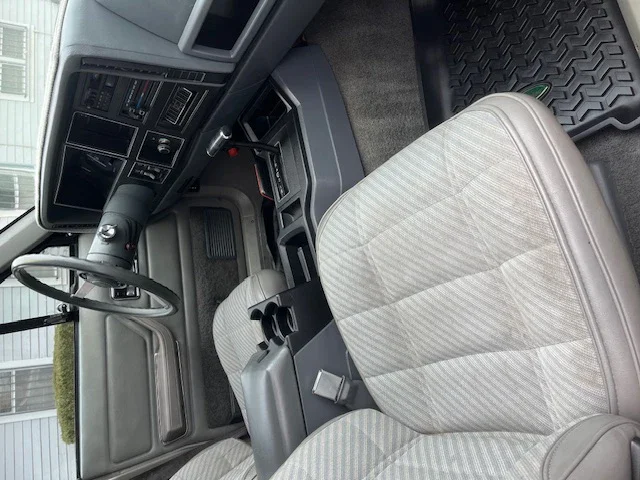 Jeep-Cherokee-4wd-pioneer-4-door-1989-Silver-Gray-6