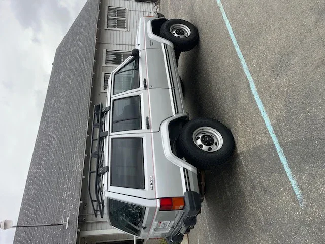 Jeep-Cherokee-4wd-pioneer-4-door-1989-Silver-Gray-7