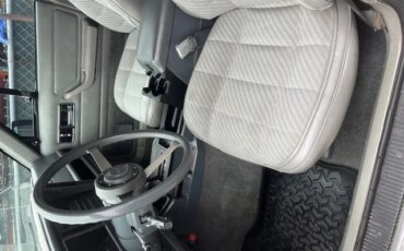 Jeep-Cherokee-4wd-pioneer-4-door-1989-Silver-Gray-8