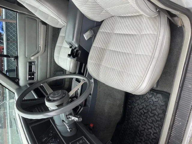 Jeep-Cherokee-4wd-pioneer-4-door-1989-Silver-Gray-8