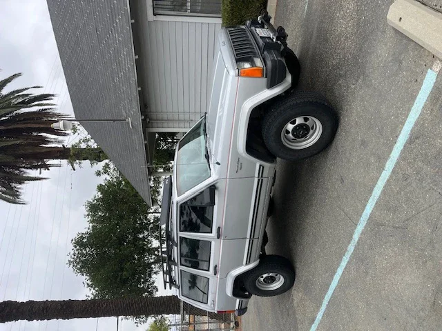 Jeep-Cherokee-4wd-pioneer-4-door-1989-Silver-Gray