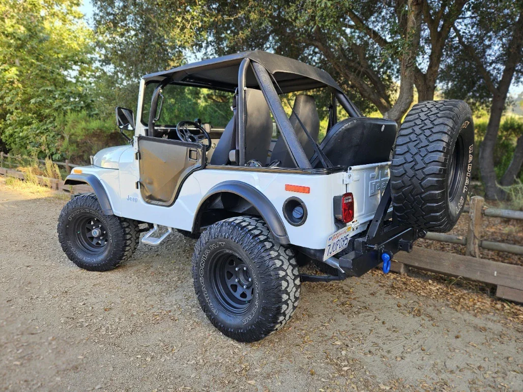 Jeep-Cj-5-1972-White-Black-1