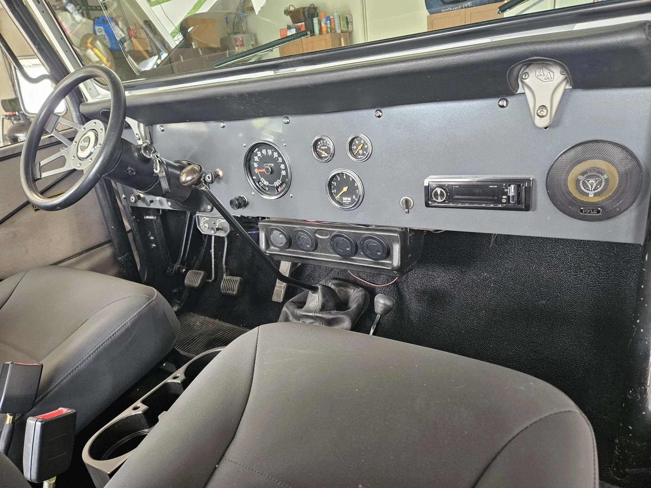 Jeep-Cj-5-1972-White-Black-28