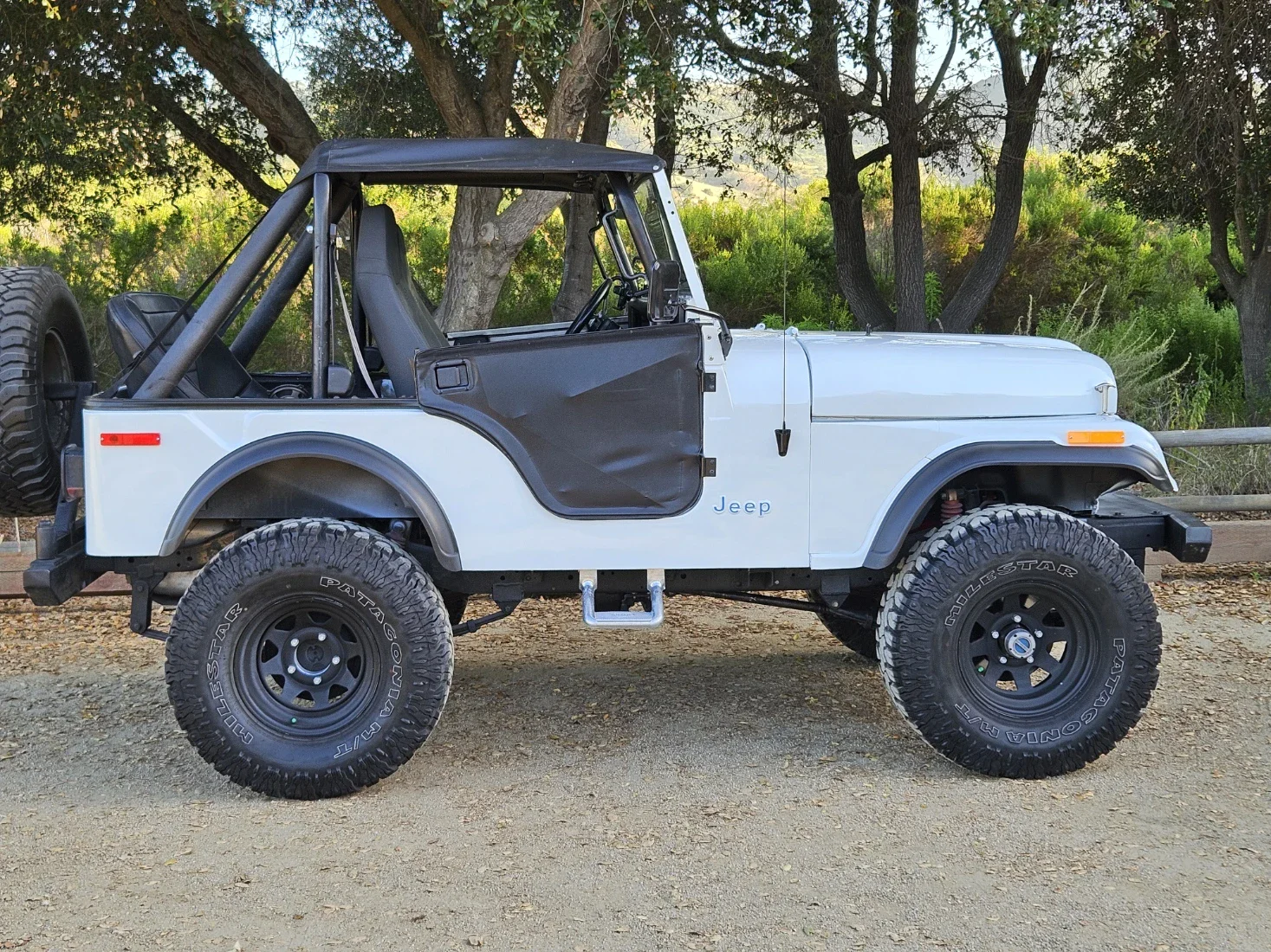 Jeep-Cj-5-1972-White-Black-3