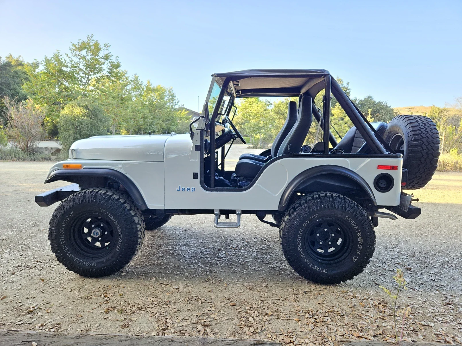 Jeep-Cj-5-1972-White-Black-5
