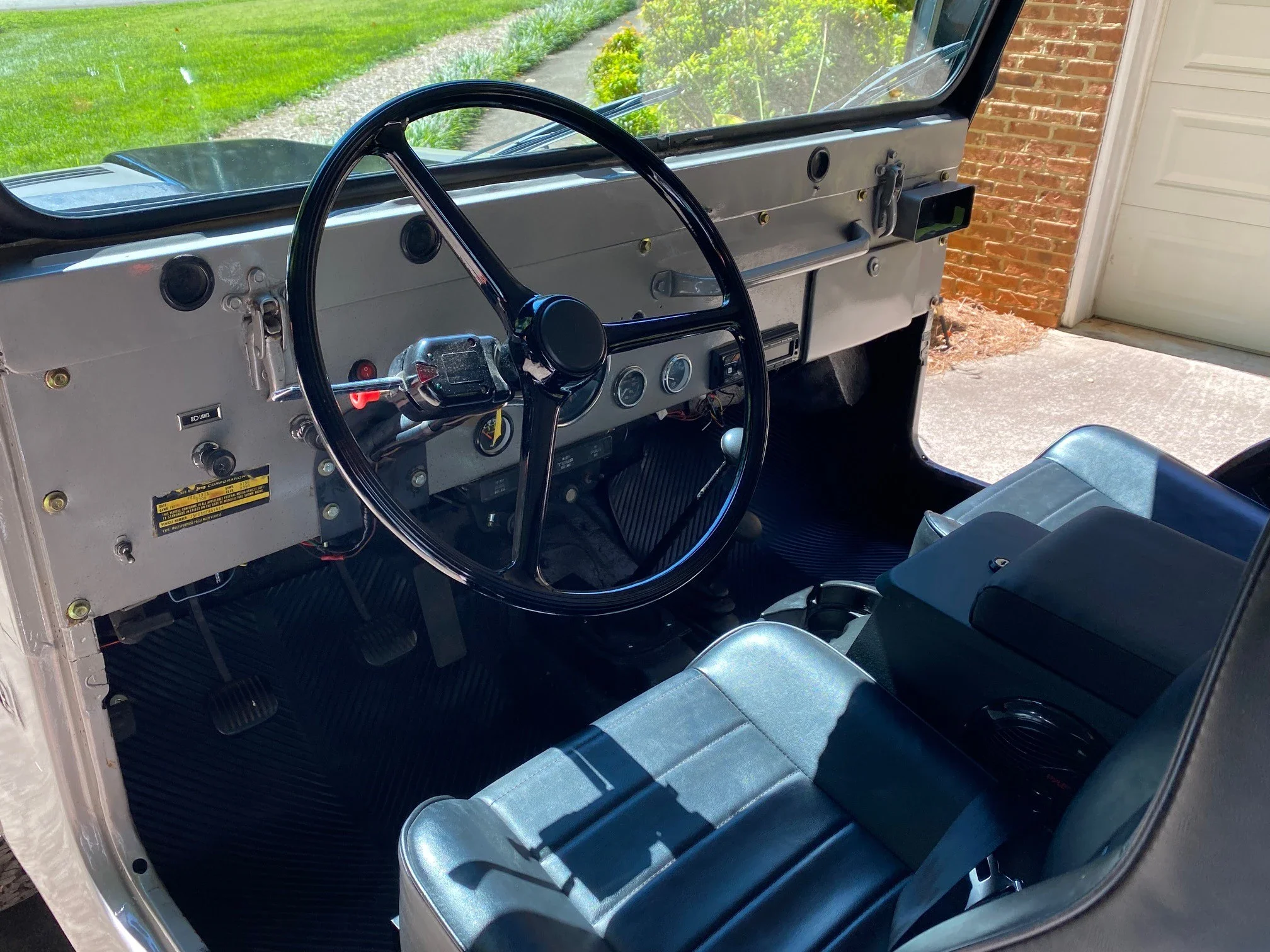 Jeep-Cj-5-1973-Silver-Black-12