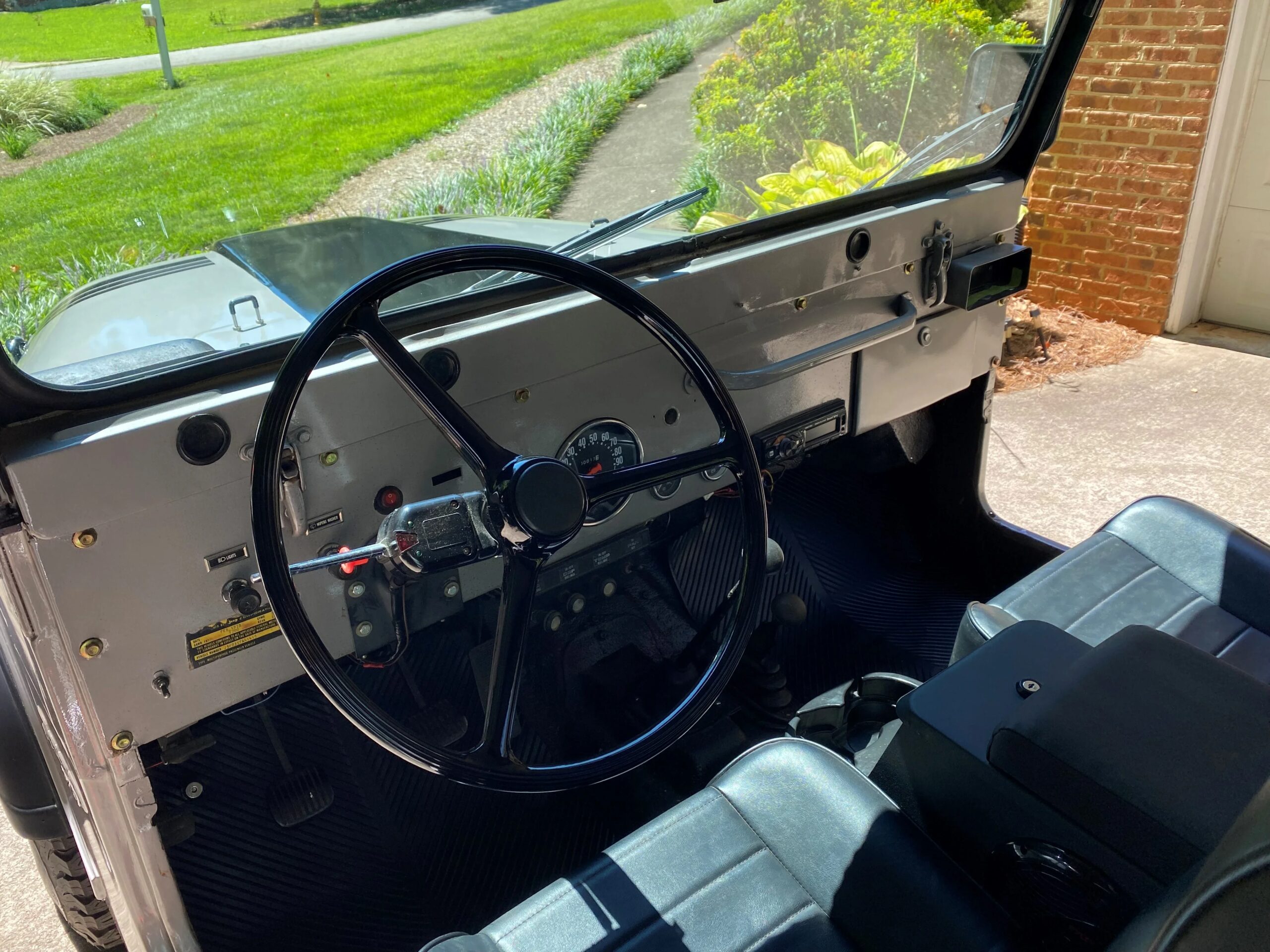 Jeep-Cj-5-1973-Silver-Black-9