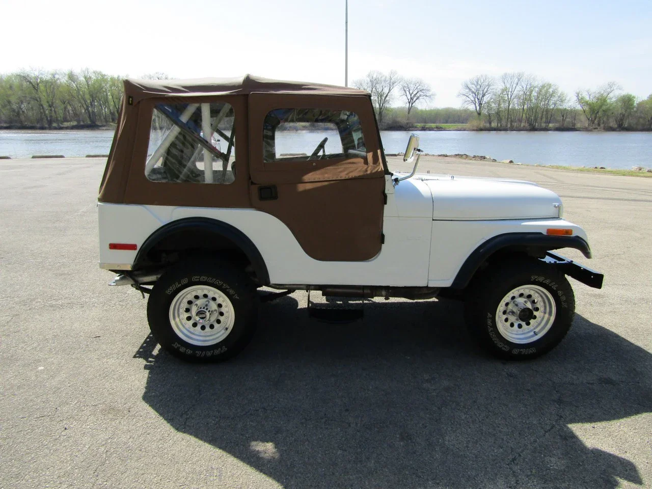 Jeep-Cj-5-1973-White-Black-12
