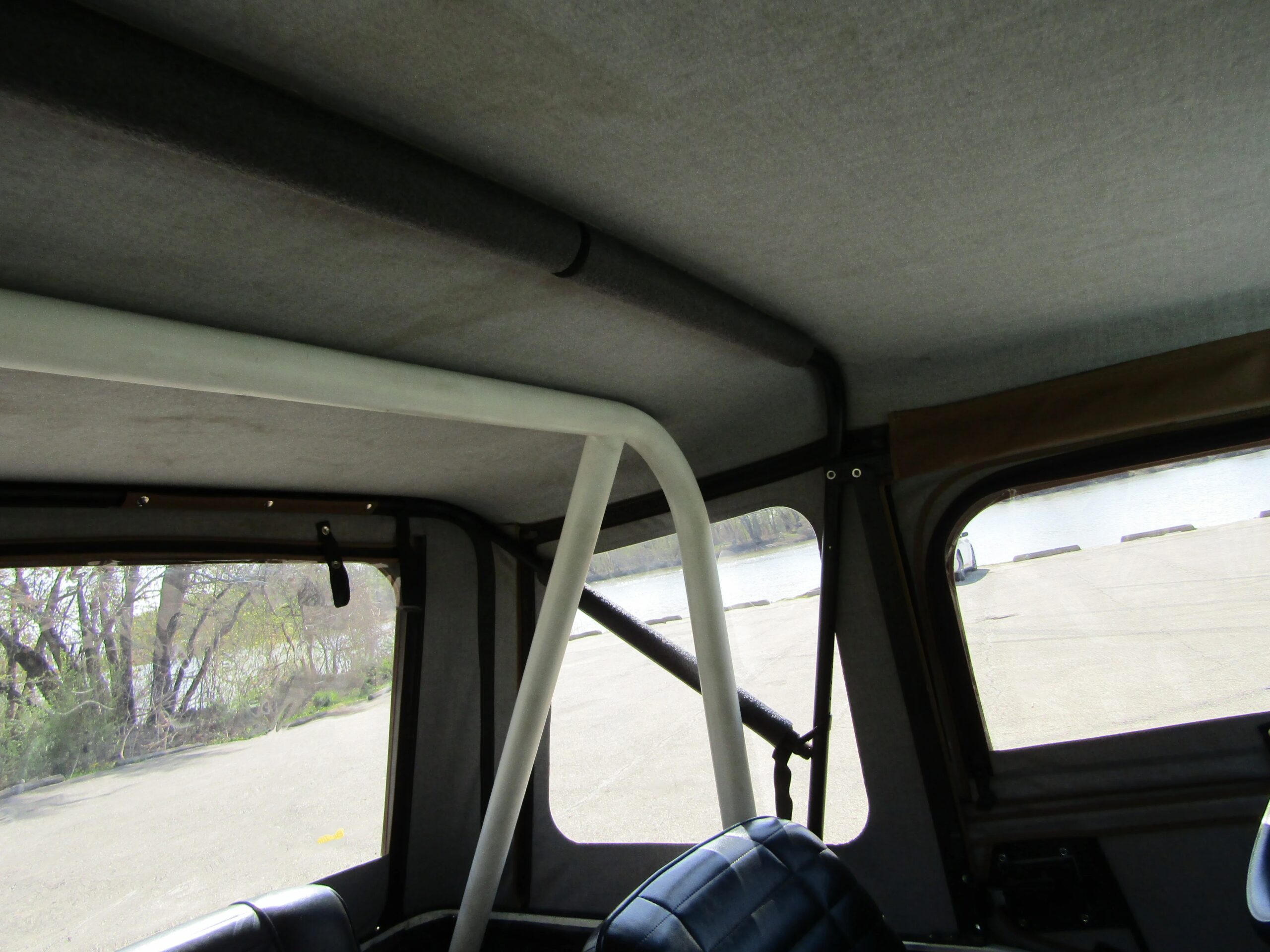 Jeep-Cj-5-1973-White-Black-39