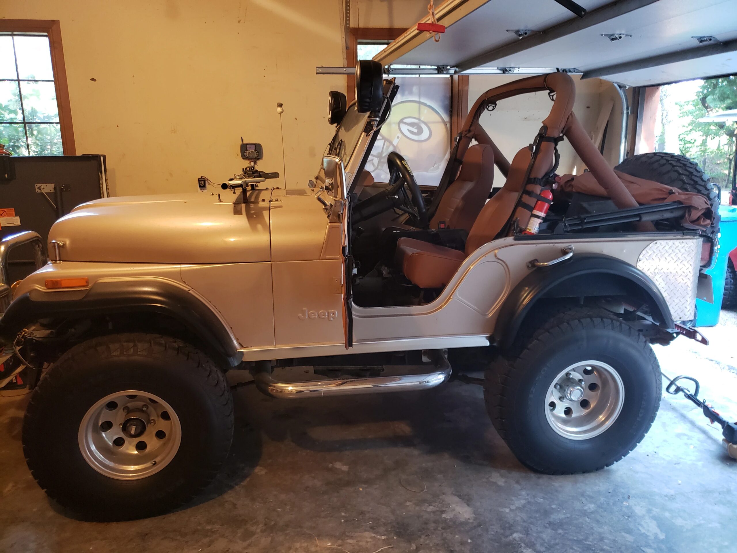 Jeep-Cj-5-1981-Gold-Brown-4