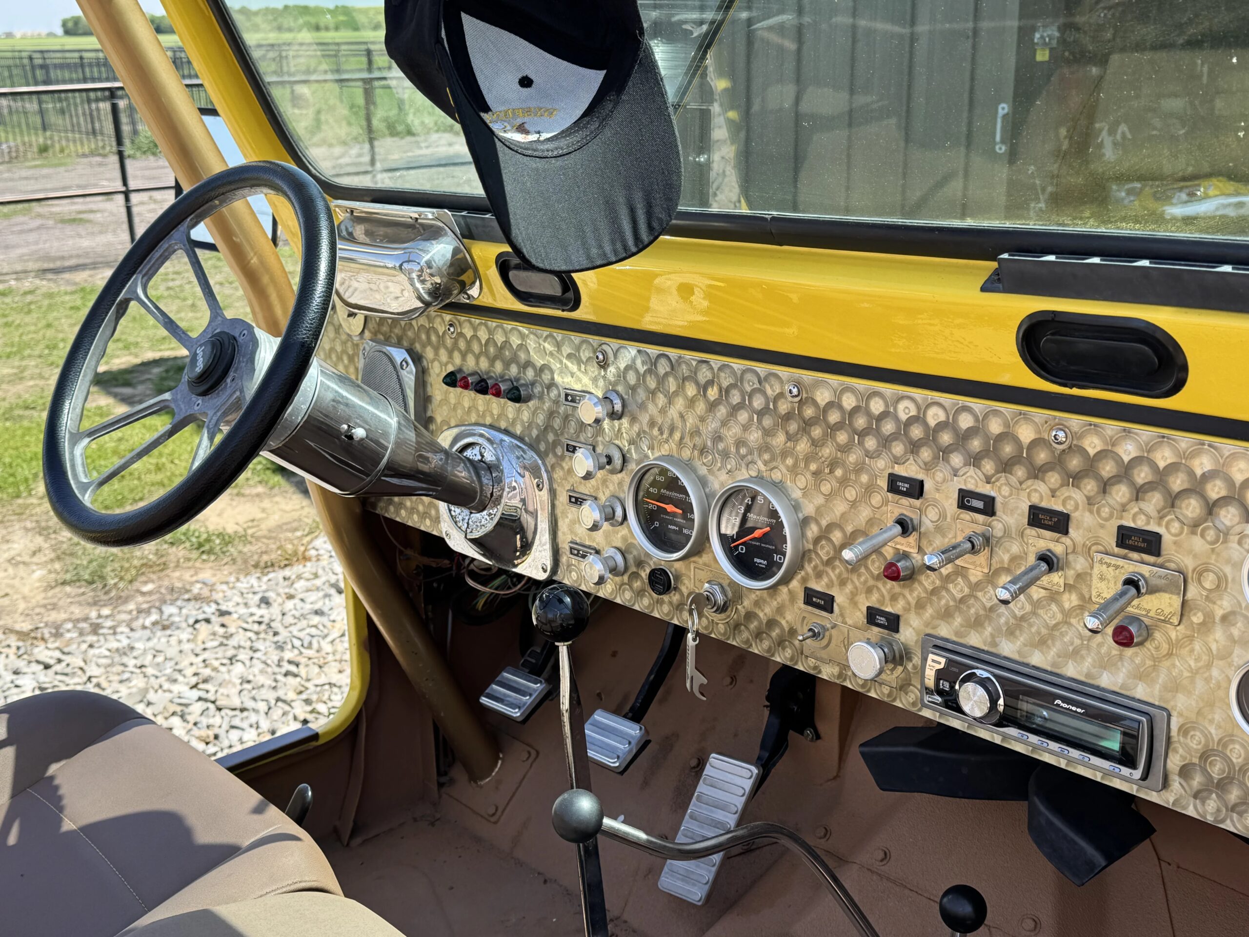 Jeep-Cj-6-1959-Tan-Tan-21