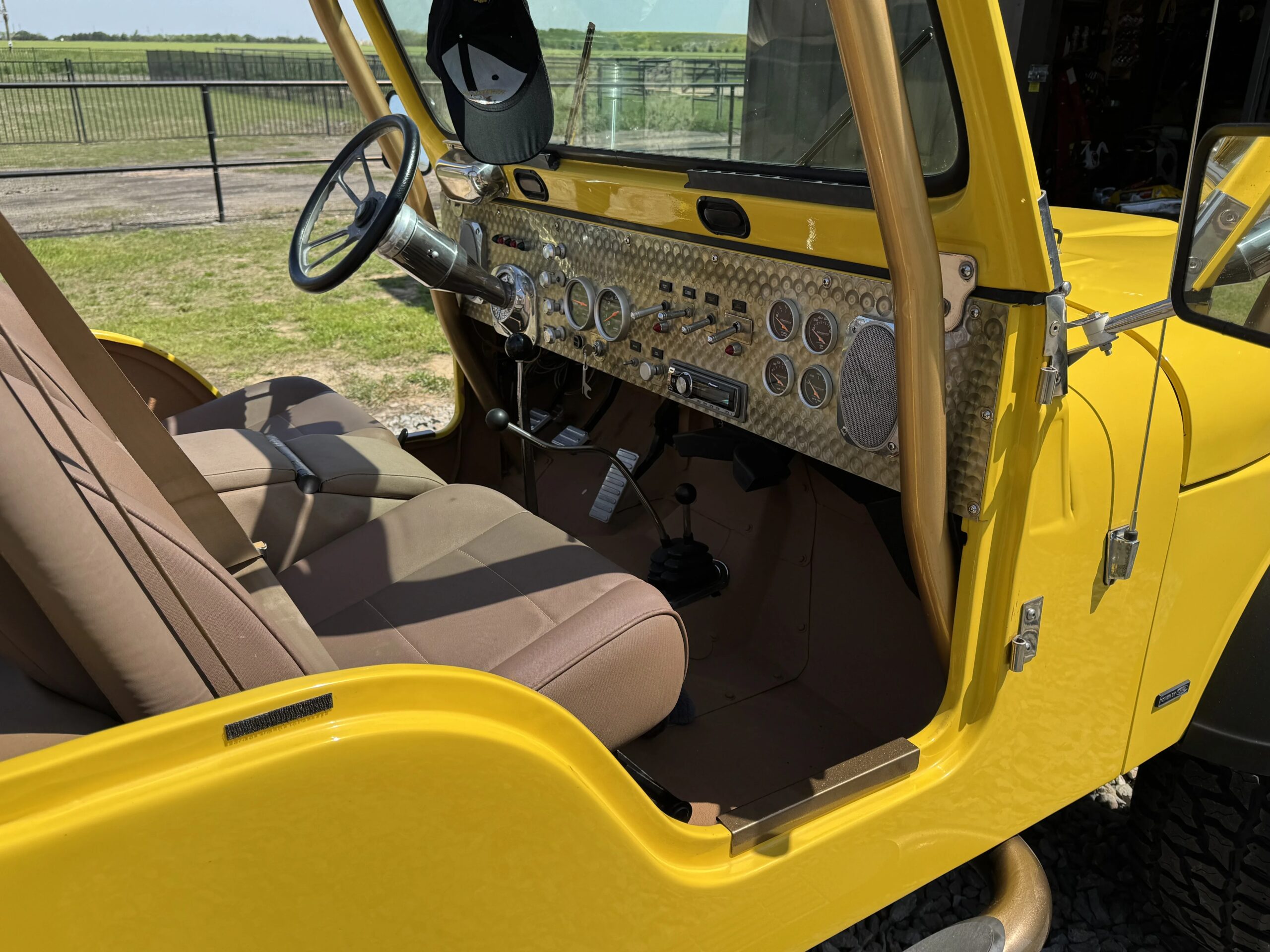 Jeep-Cj-6-1959-Tan-Tan-46
